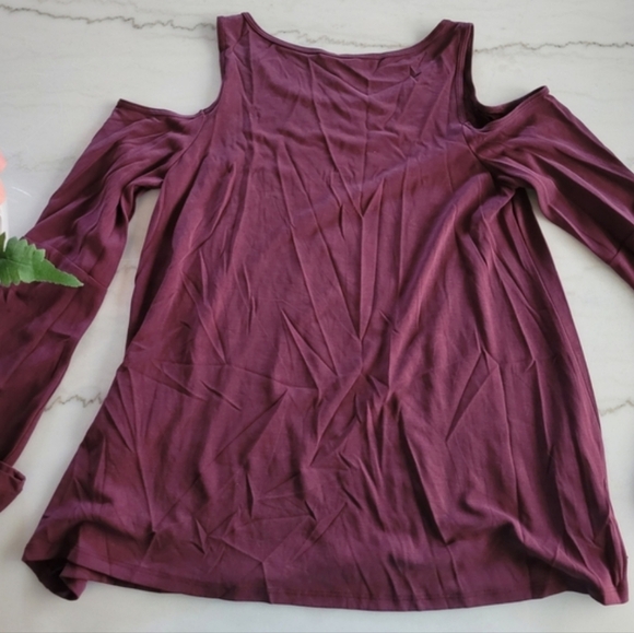 Aeropostale Cold Shoulder Maroon Ribbed Tee Size Medium - Picture 6 of 7